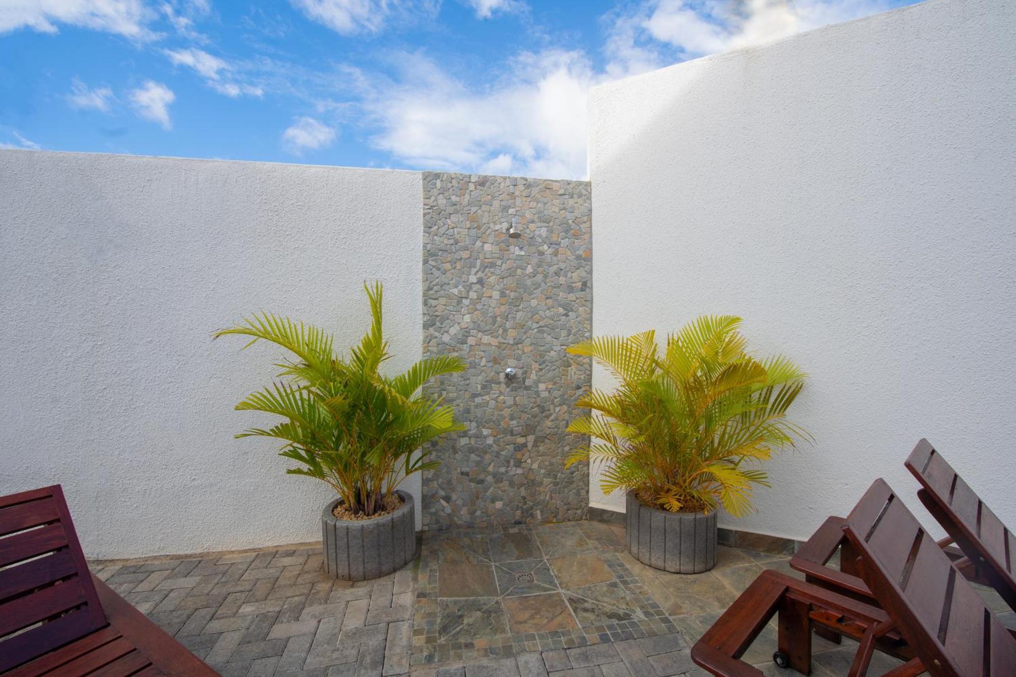 Golden Square Villa & Private Pool Flic en Flac Екстер'єр фото